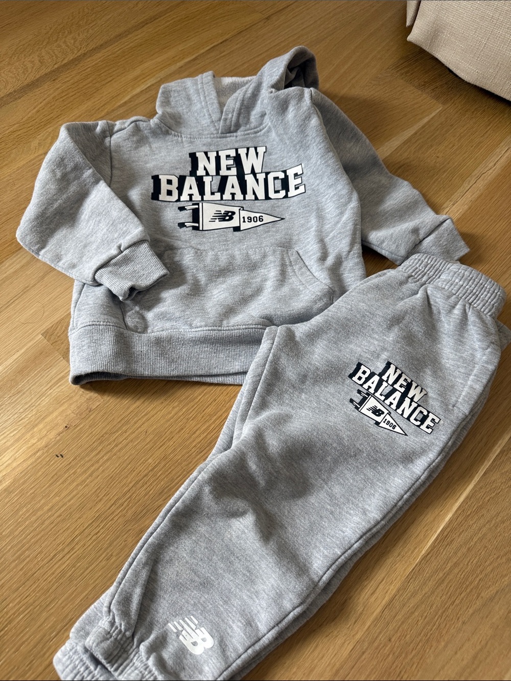 New Balance Gray Logo Hoodie & Joggers Set - Kids
